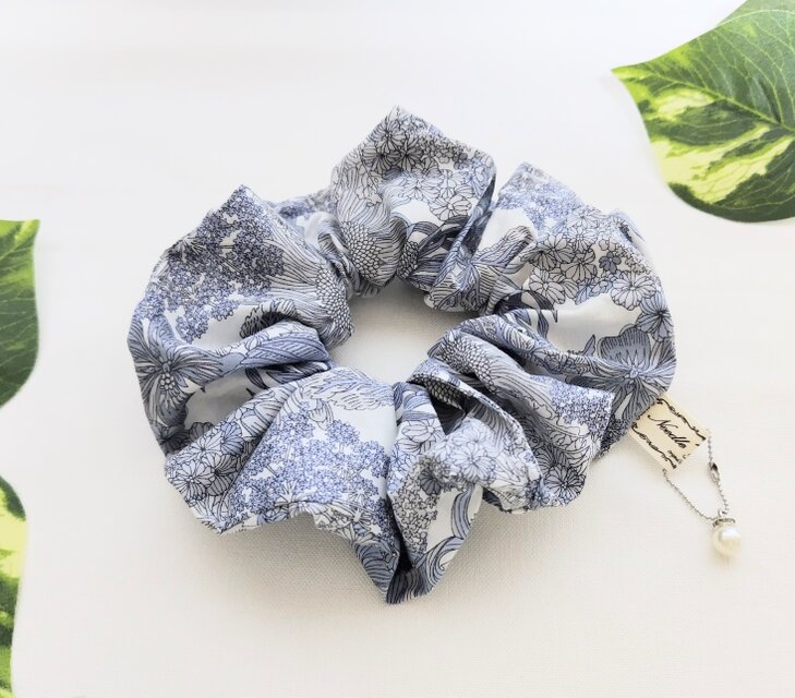 リバティガーラグレーのビックなゆらりシュシュ