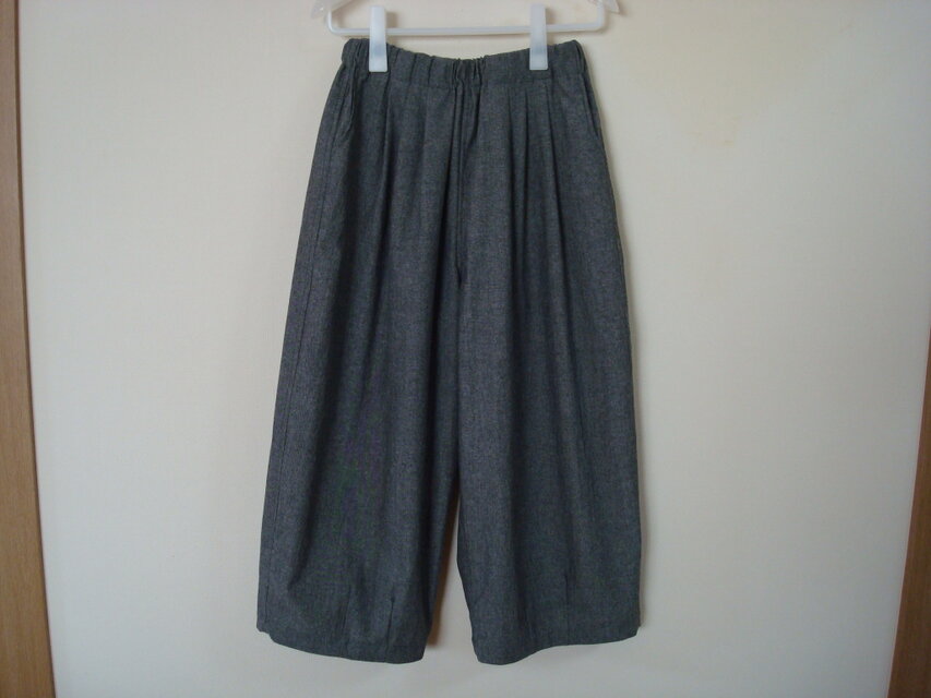 春～夏の一枚に！「コクーンパンツ」