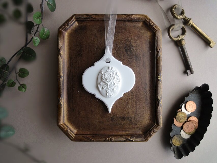 薔薇のカメオ調のアロマストーン ローズブーケ ■ アラベスクオーナメント ■ 6種類から香りが選べる