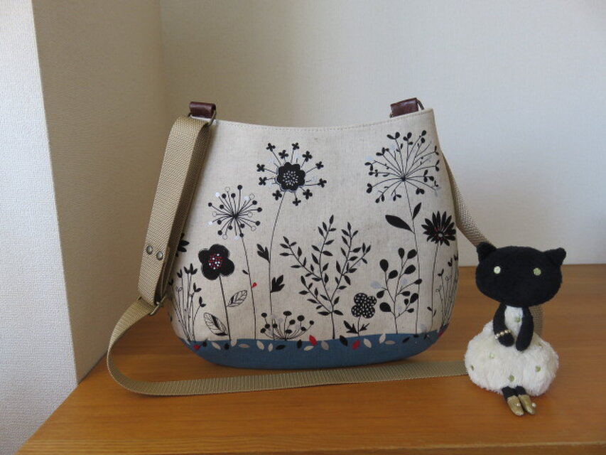 綿麻花柄生地のおにぎり型ショルダーバッグ