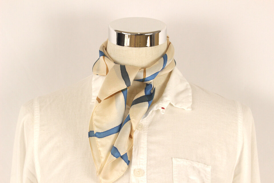 国産シルク小判スカーフ／チェック（格子）柄／ベージュ地