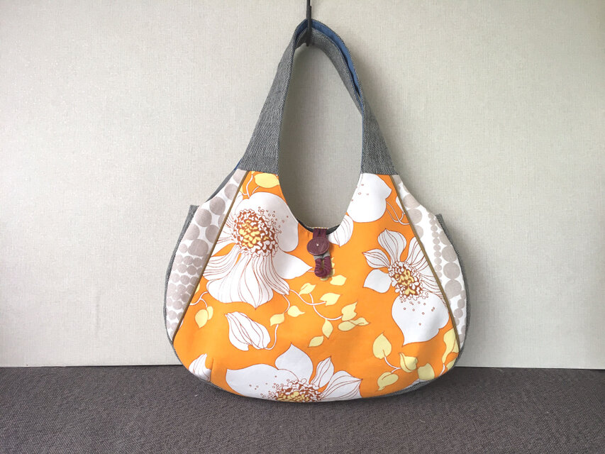 ☆sale ふっくらグラニーバッグ　オレンジと白い花