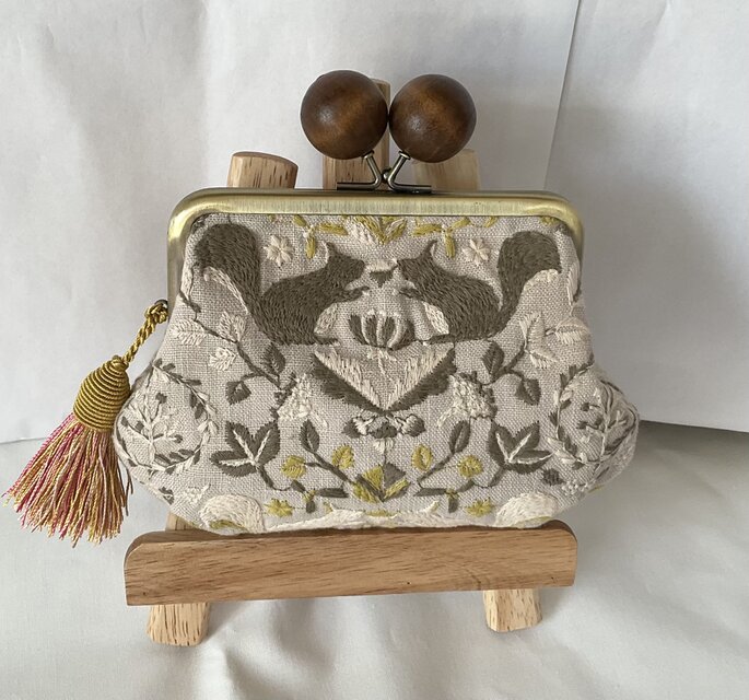 点と線模様製作所　リスノモリ　新色　大きい木玉親子がま口ミニ財布　