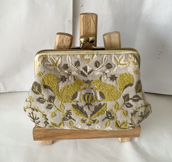 点と線模様製作所　リスノモリ　新色　がま口ミニポーチ　