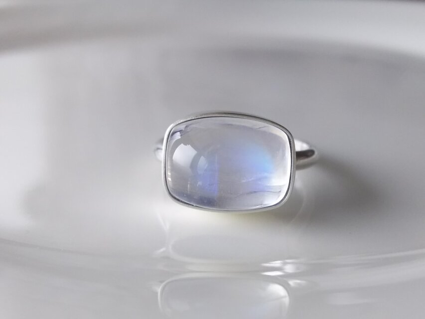 夜明けのリング レインボームーンストーン