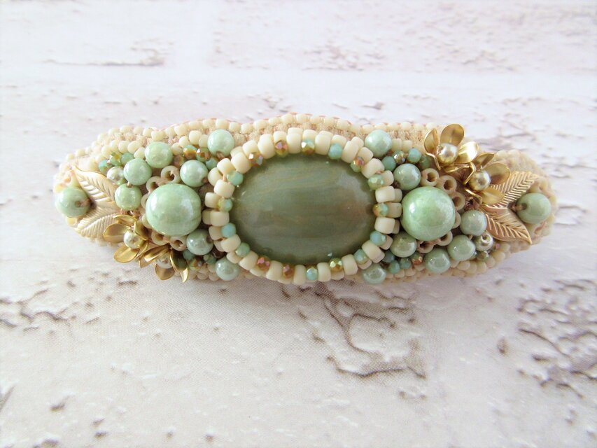 Hair accessory　バレッタ　ビーズ刺繍　（K1091)