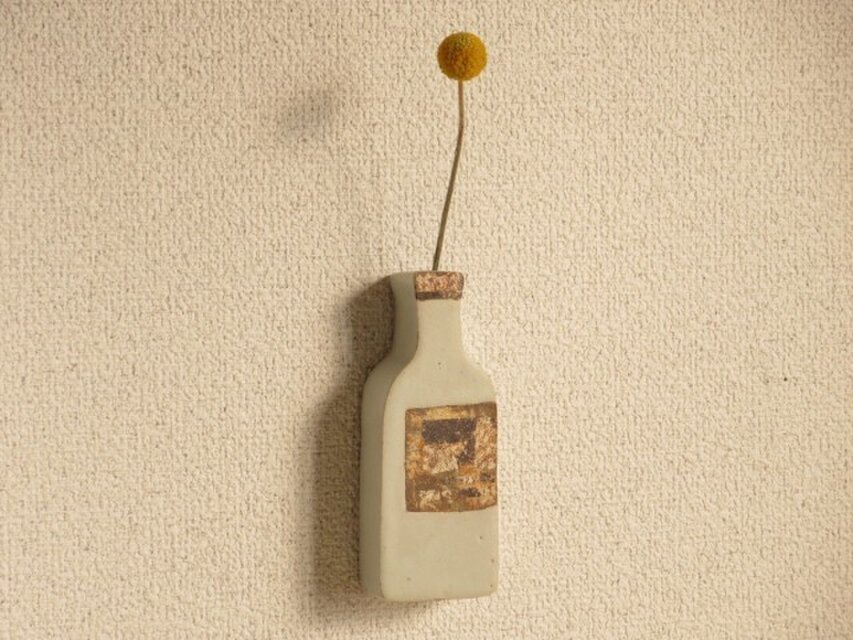 ワインボトルの壁飾り（白）