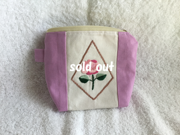 花刺繍のマチ付きポーチ・マゼンダピンク