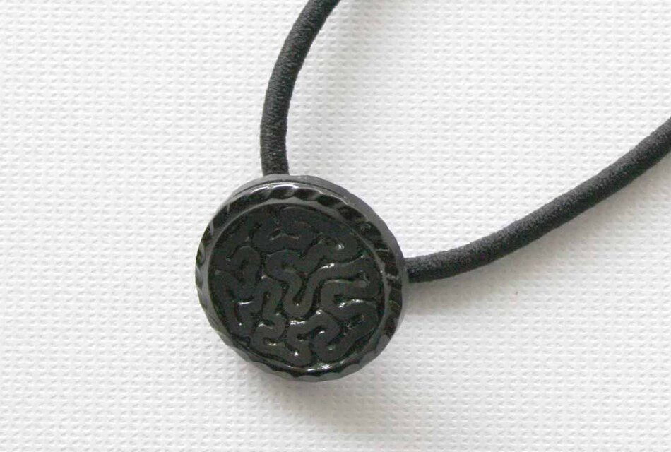 アンティークボタンヘアゴム／ブラックジェットウネウネボタン（AB-017）