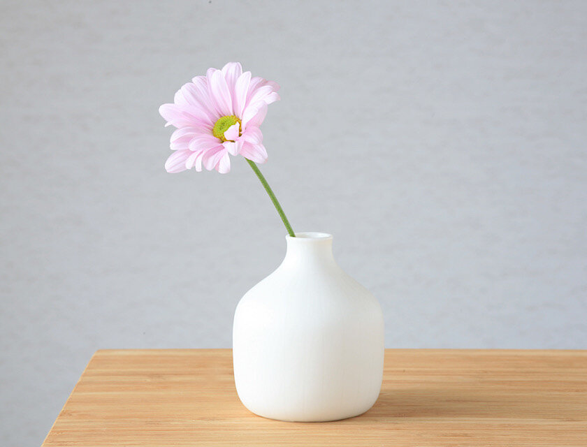 白い磁器の四角い一輪挿し (FV16)