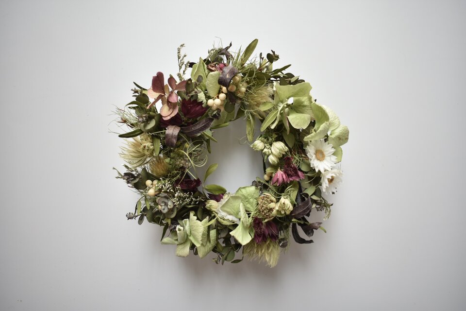 薄紅色のリース