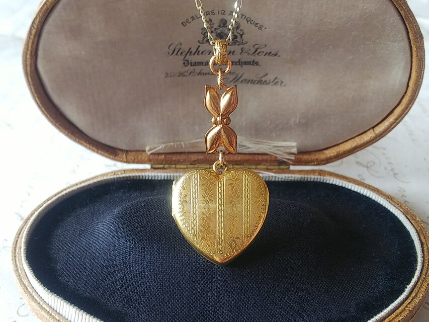 ヴィンテージ　Heart-flower エッチング　ロケットネックレス