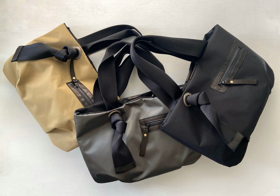 雨の日も安心な撥水加工素材＊大きめナイロントート＊