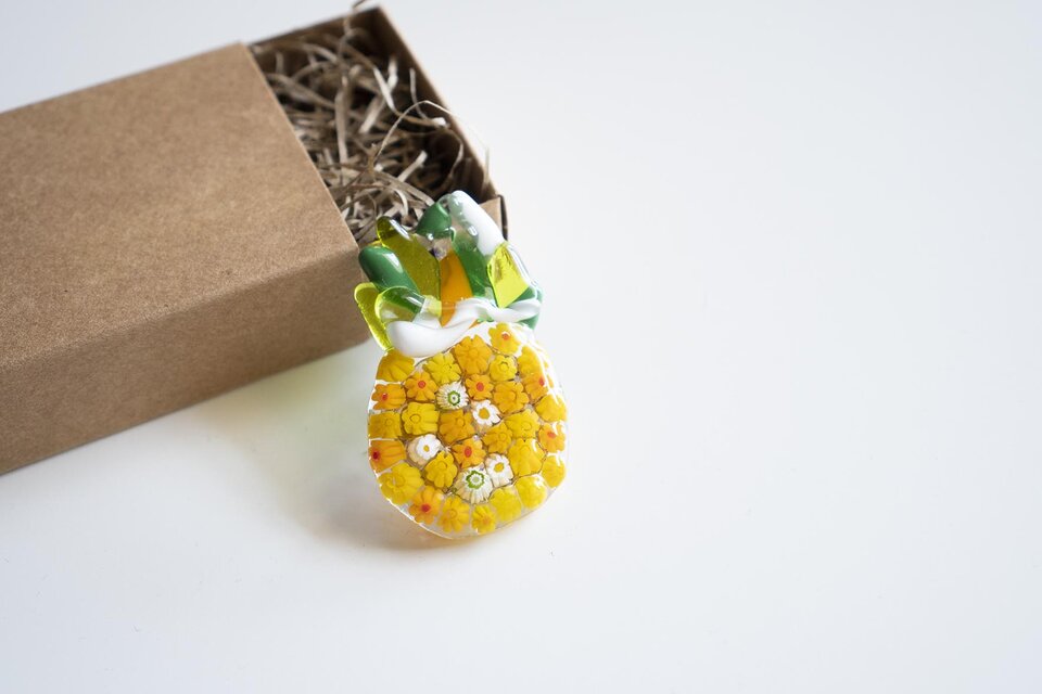 パイナップル　ブローチ