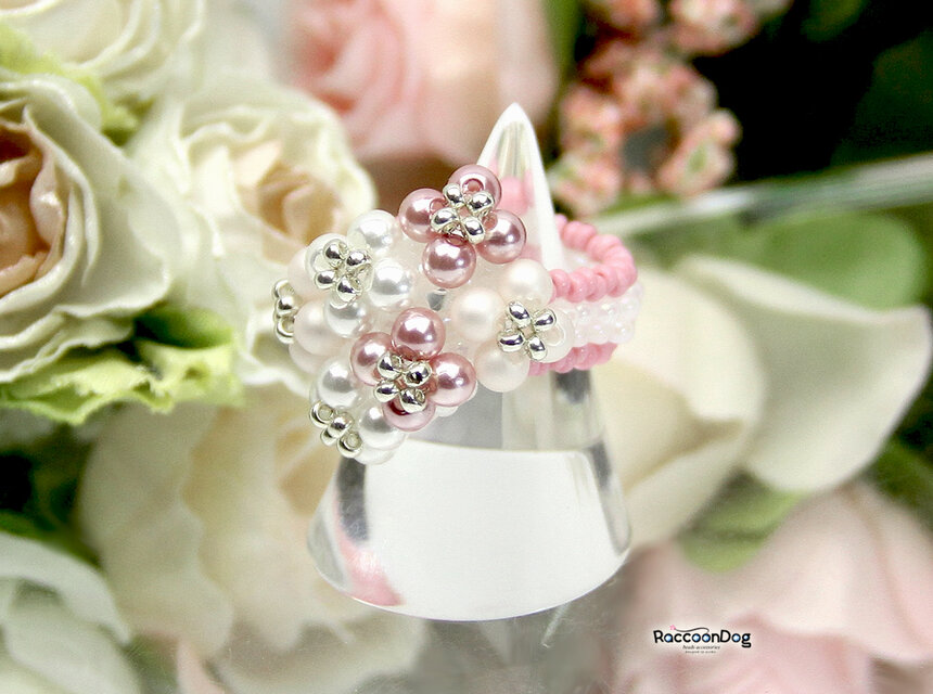 すずなりピンクパールのお花達（ガラスパール ビーズリング） 《ビーズ