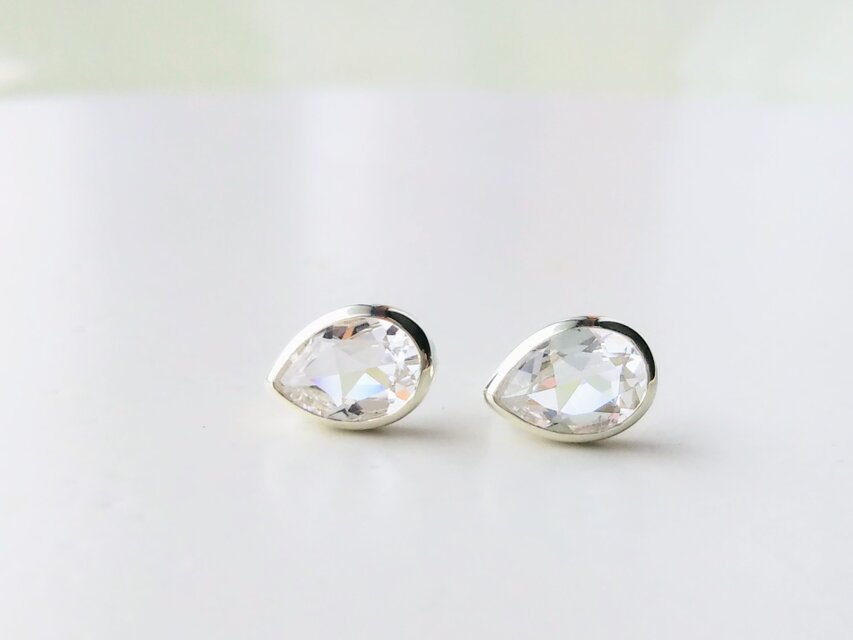 しずく形白水晶のピアス