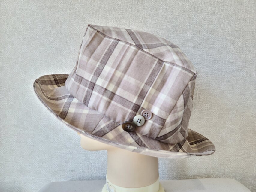 魅せる帽子☆新作♪四角いトップのハット～ベージュチェック