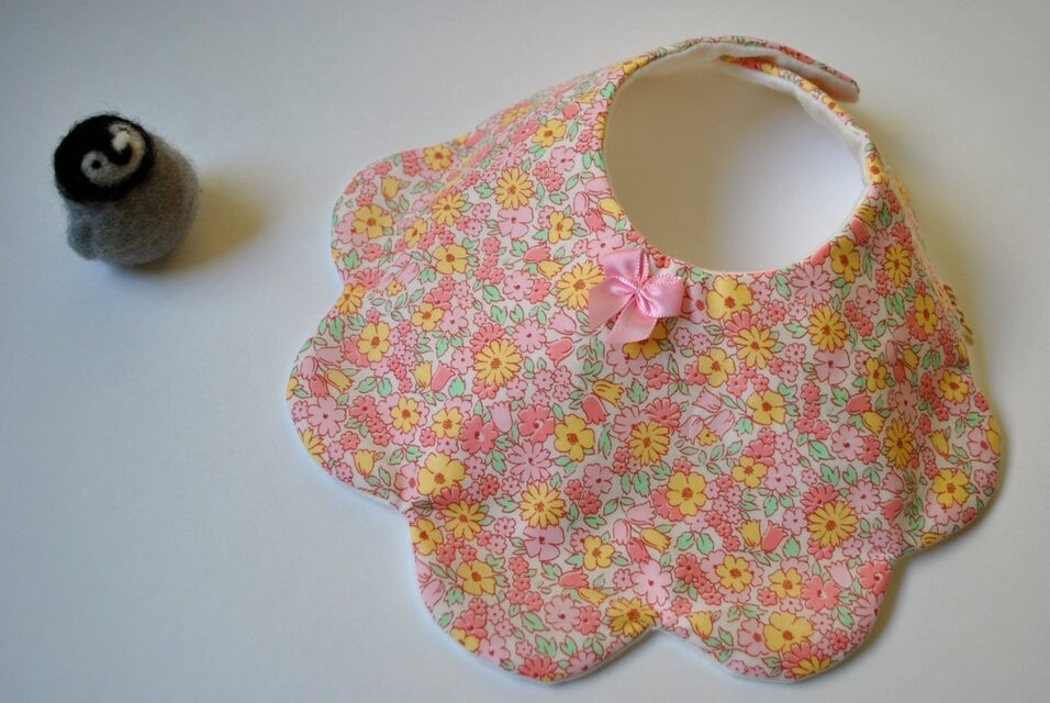 お花のかたち♡ベビースタイ