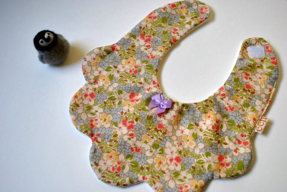 お花のかたち♡ベビースタイ