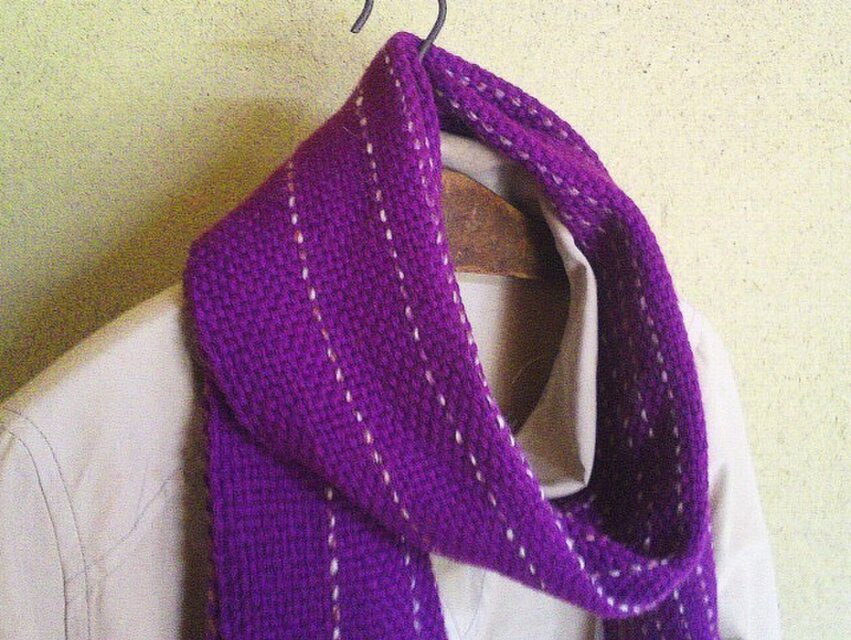 手織り　カシミア混ミニマフラー　赤紫　グラデーション