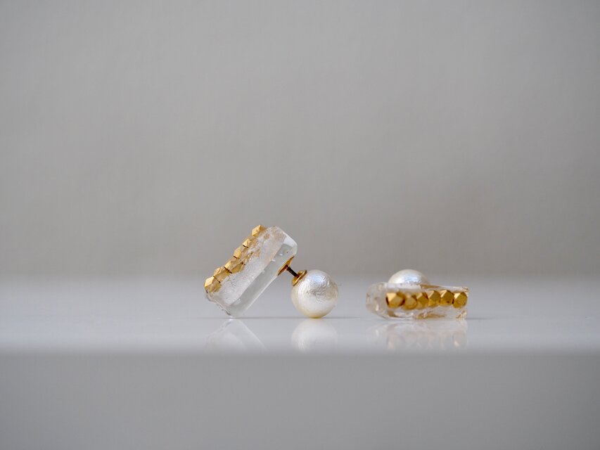 レクタングルブロックガラスピアス（マットゴールド）