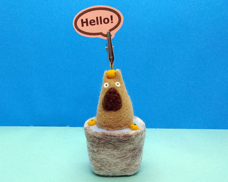 羊毛フェルトのカピパラさんメモスタンド