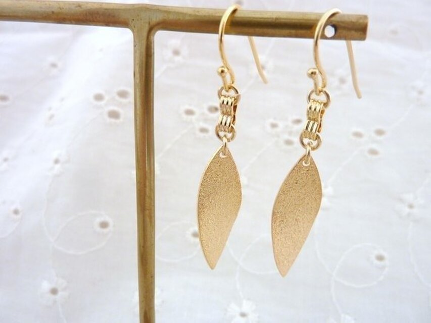 ゴールドリーフのピアス/イヤリング