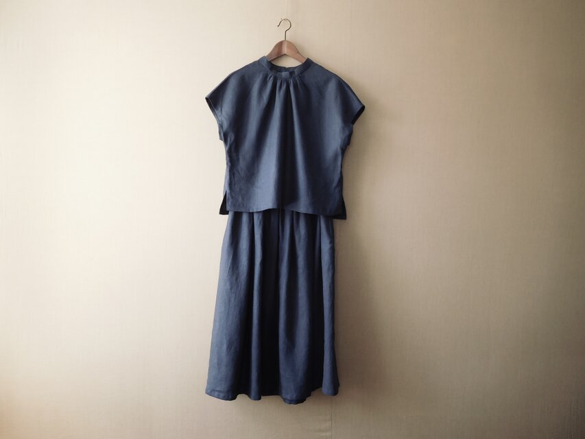 リネンのセットアップ　スタンドカラー　ネイビー