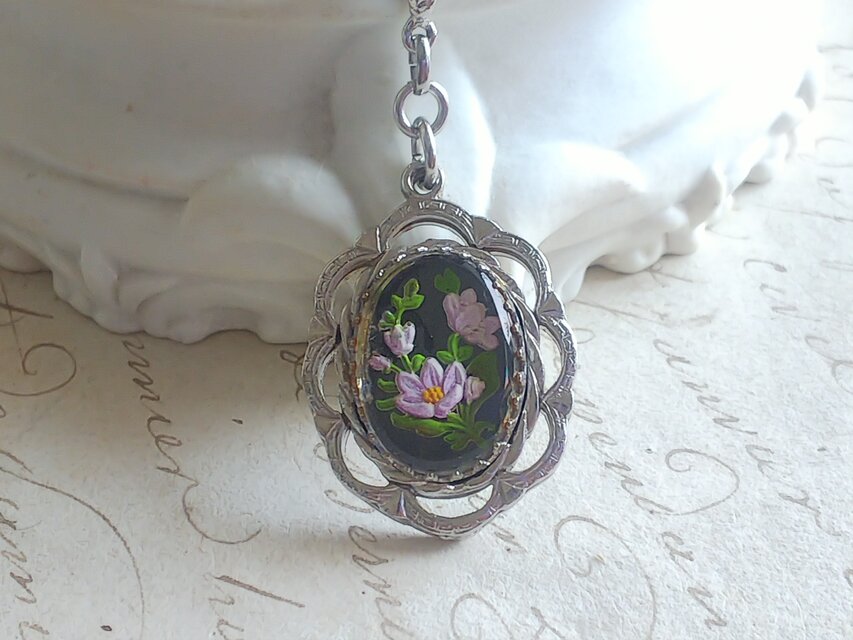 ヴィンテージ　Pinkアネモネ／Black（18×13㎜）シルバーToneクラシカルネックレス