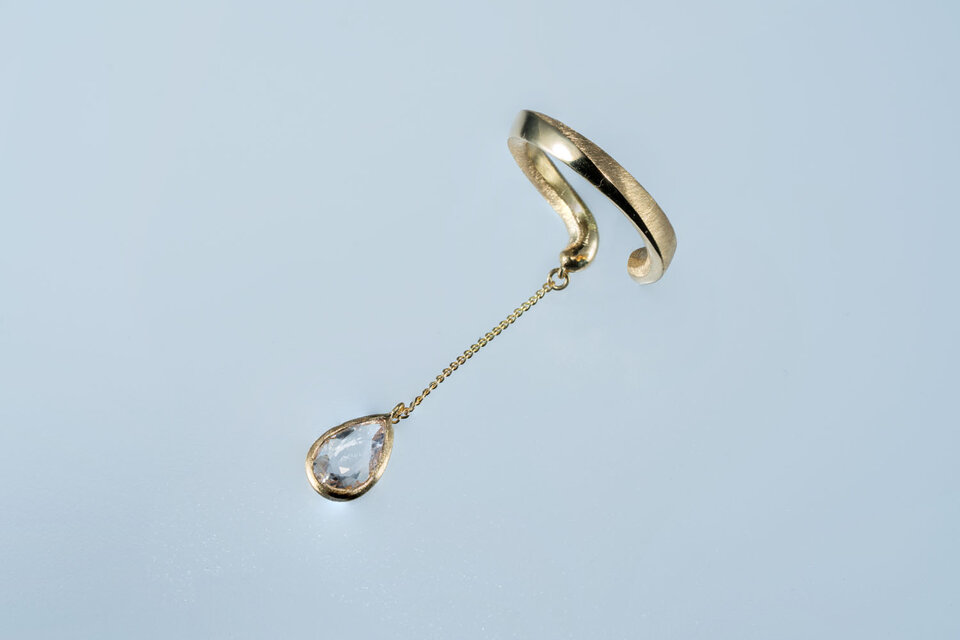 <S様オーダー>カラーレスサファイア　雫のイヤカフ(片耳)