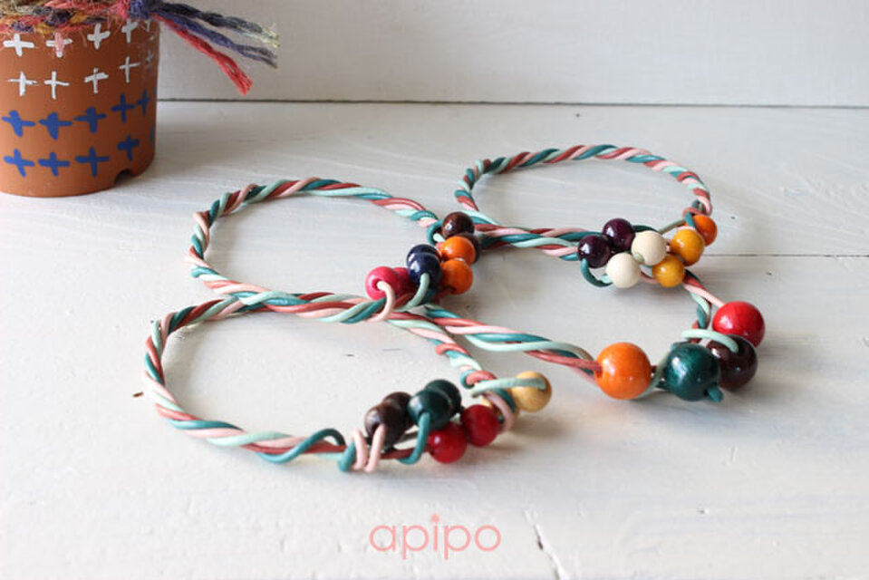 ブレスレット アクセサリーバングル 本革 ビーズ 夏 エスニック ウッドビーズ 小