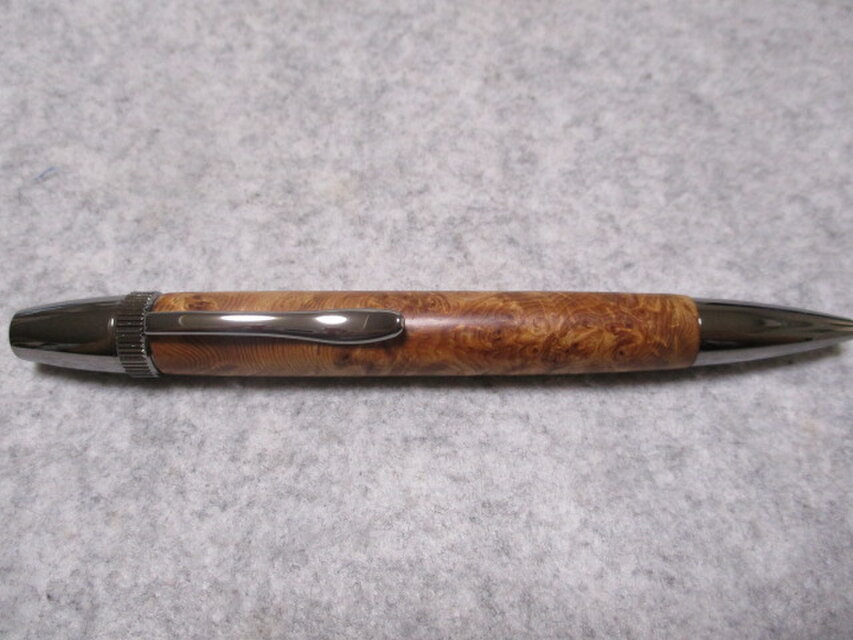 屋久栂（つが）瘤　アイバール　椿油仕上げ　回転式ロングパトリオットボールペン　希少材