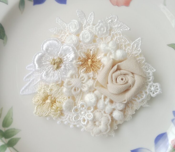 ミ二ブーケ☆コットン＆レース　 ブローチ　ウェディング　ホワイト