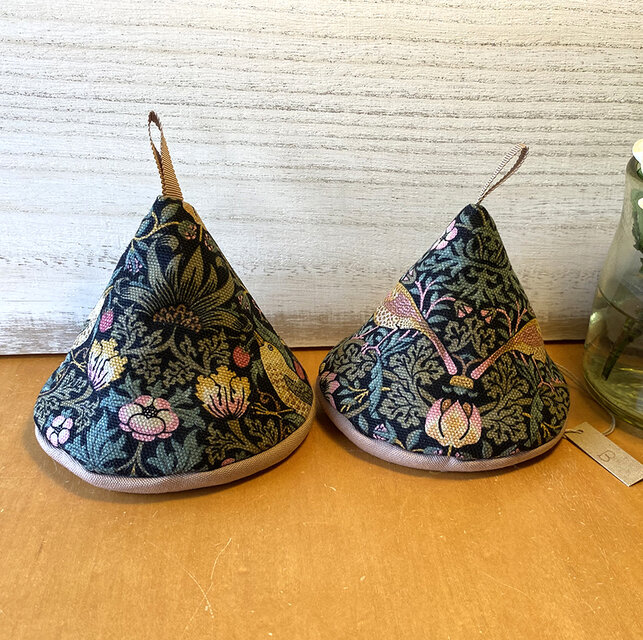 三角鍋つかみ　モリス　ストロベリー・シーフ　ライトブラウンB