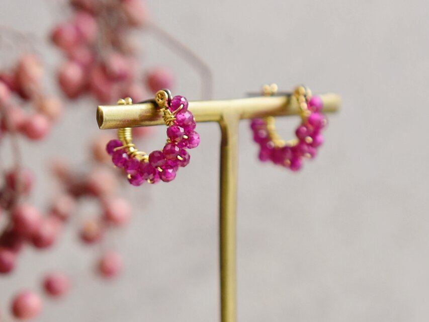 【チタンピアス・小】シンセティック ルビー ピンク フープイヤリング 7月誕生石 (レースフープ)