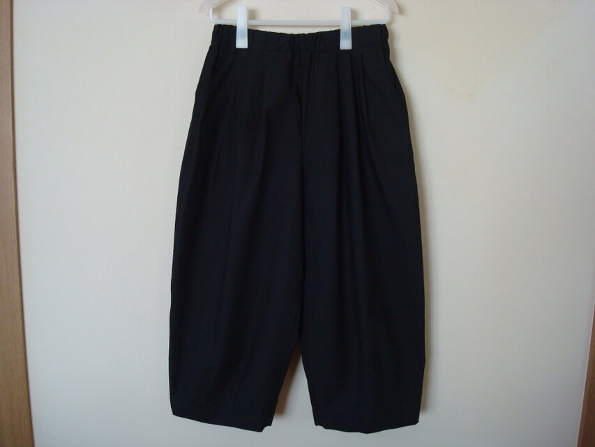 夏の一枚に！「コクーンパンツ」