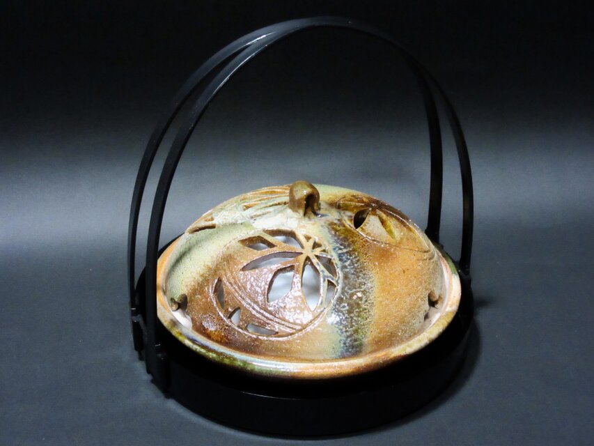 備前唐津蚊取り線香入れ（手鞠）