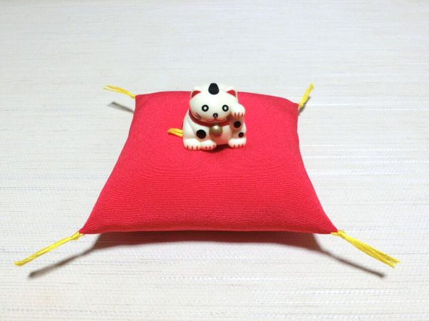 お人形置物用お座布団　正絹丹後ちりめん　赤10ｃｍ角