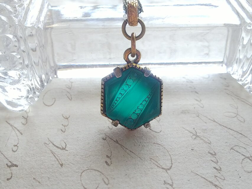 ヴィンテージ　Teal-Green-Hexagon　クラシカルネックレス