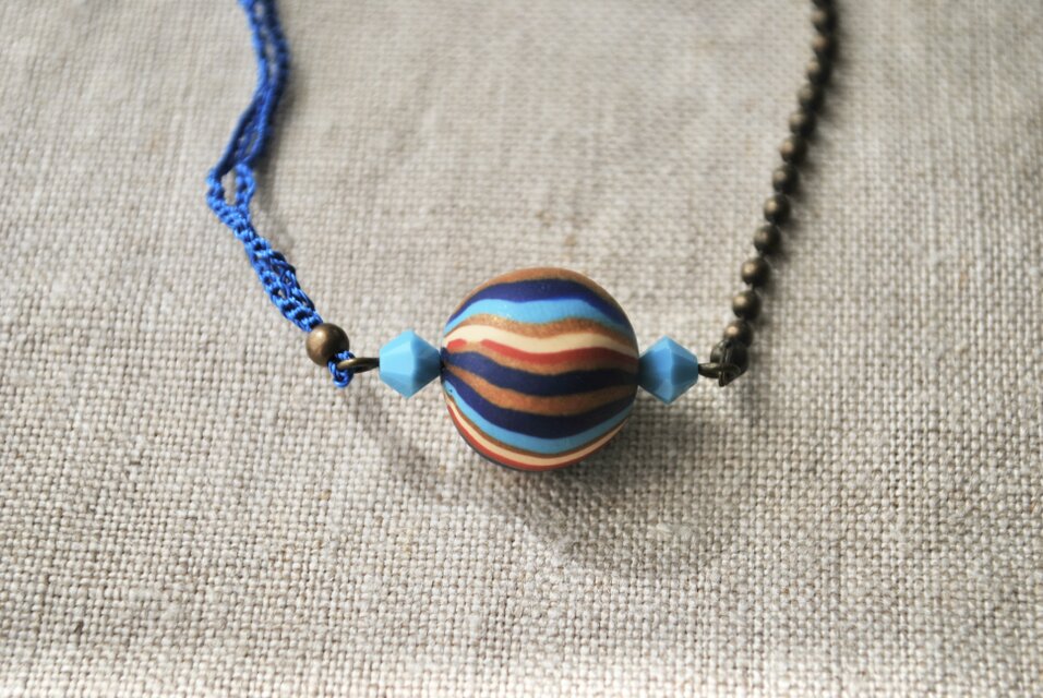 しましまとガラスビーズのネックレス　blue