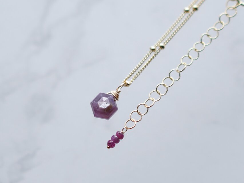 ♦︎一点もの（再販なし）♦︎希少‼︎非加熱ルビー♦︎ヘキサゴン ローズカット14kgfネックレス