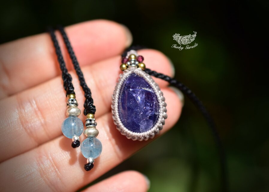 虹インクルージョン☆タンザナイト マクラメペンダント494 | iichi