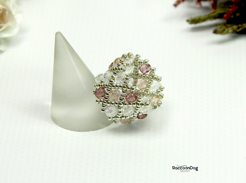 Princess【チェコビーズ ビーズリング】《ビーズアクセサリー