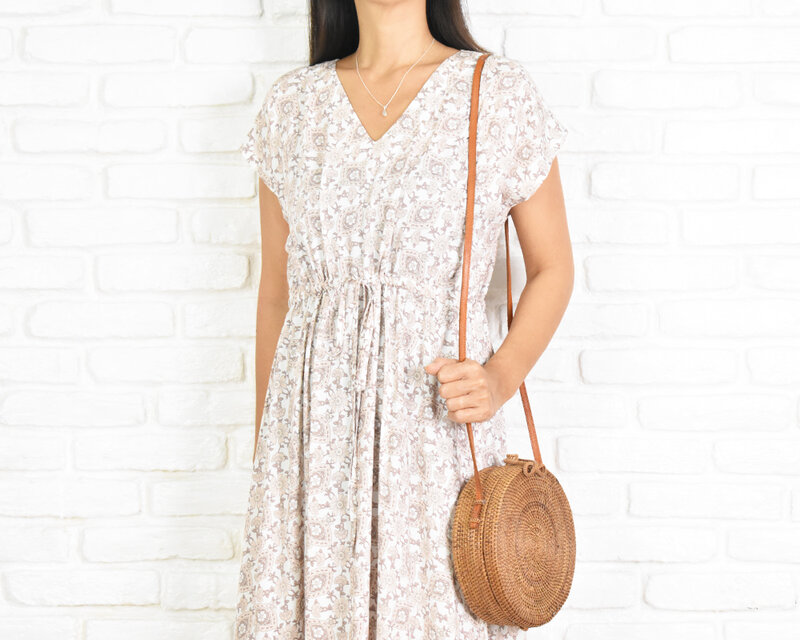 【大きいサイズ】花柄Vネックワンピース　ベージュピンク