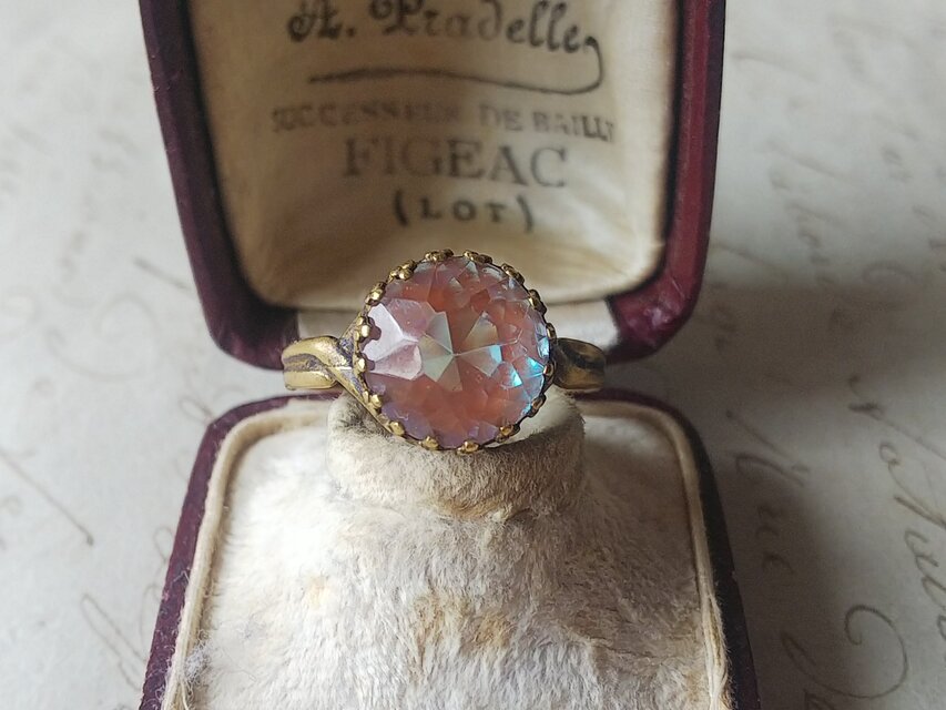 ヴィンテージ サフィレット(11㎜大粒) Round カットあり　クラシカル指輪（爪で調節するタイプ）