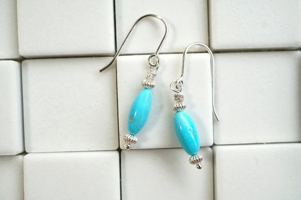 ターコイズ（スリーピングビューティー）の1粒ピアス（A）