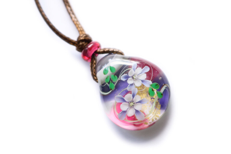 オダマキのとんぼ玉ガラスペンダント（サイズ小）金箔入り