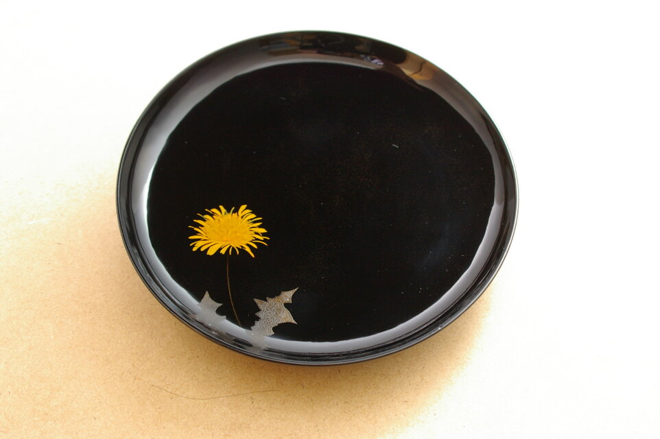 タンポポ漆蒔絵皿 中皿 | iichi 日々の暮らしを心地よくする