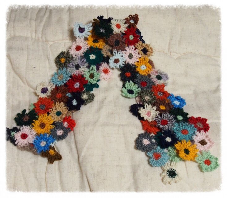 〜W様オーダー作品です〜　*マーガレットモチーフのマフラー*