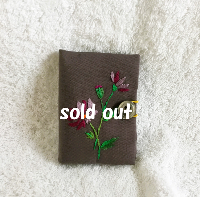 マーガレット刺繍のソーイングケース・チャコール